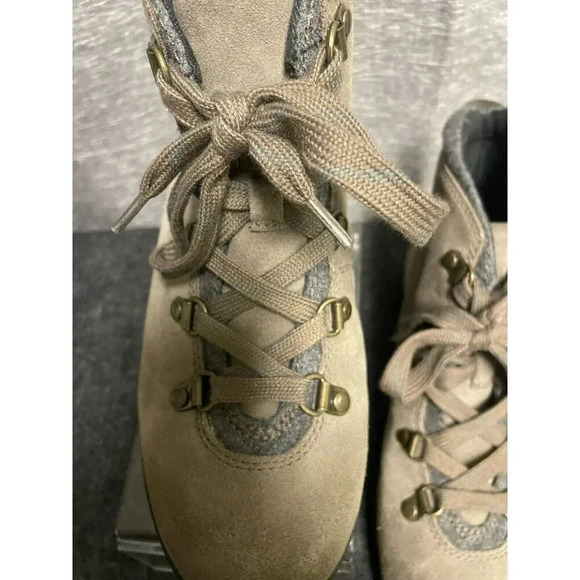 CLARKS "Faralyn Alpha" Womens Ankle Boots 7.5 Taupe Suede, Casual, Comfort Lace - Picture 7 of 11